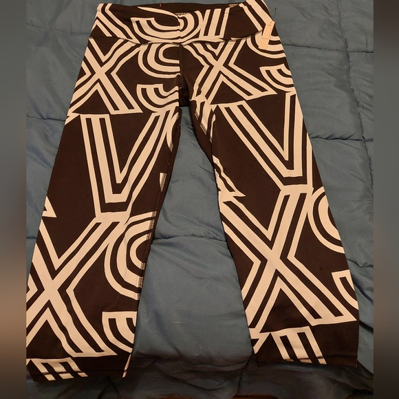 Victoria's Secret VSX sport knockout capris L NWT - Picture 1 of 4
